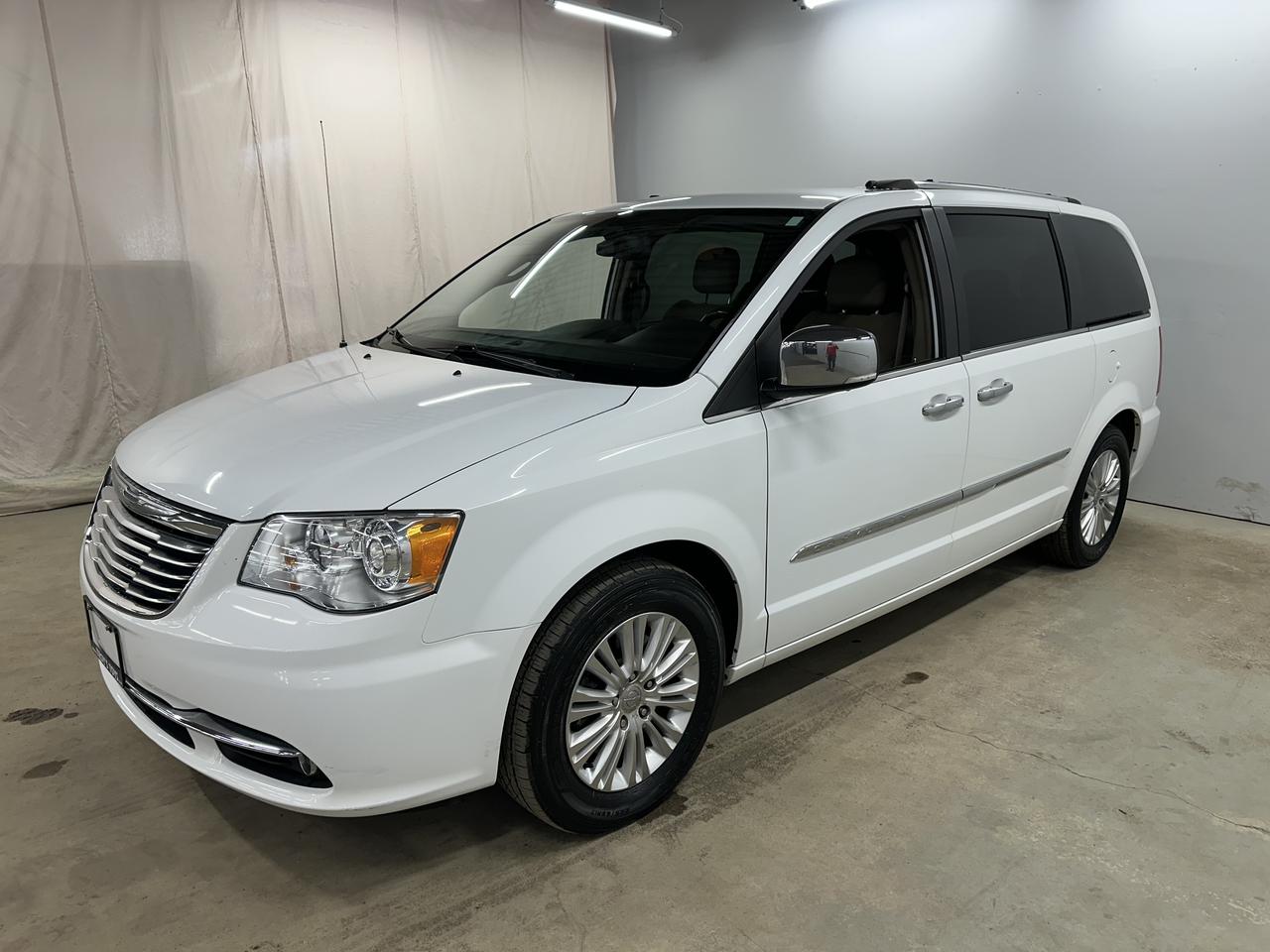 2015 Chrysler Town & Country 4dr Wgn Limited Photo