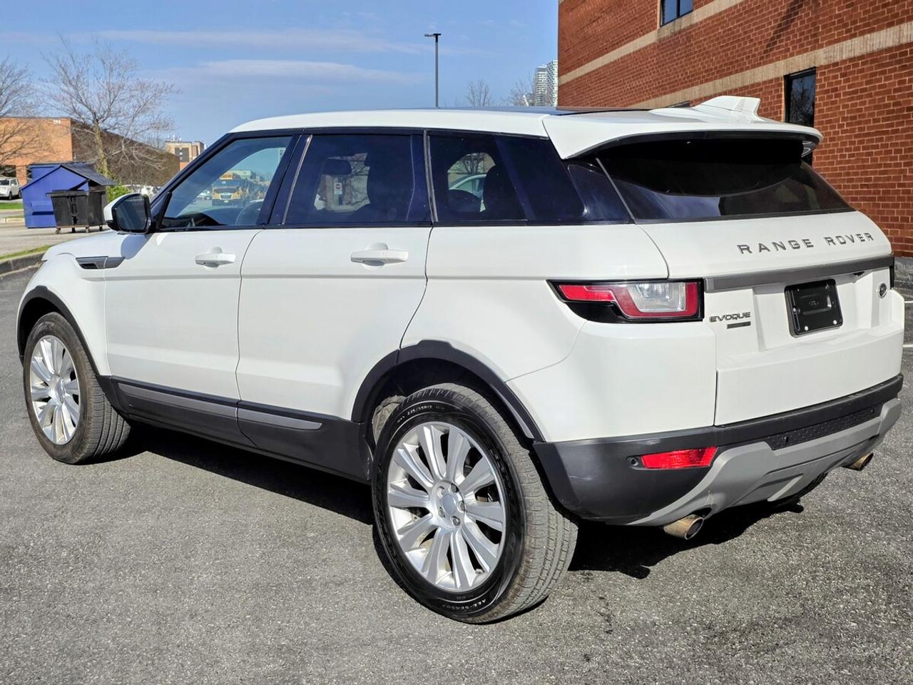 2017 Land Rover Range Rover Evoque SE Photo