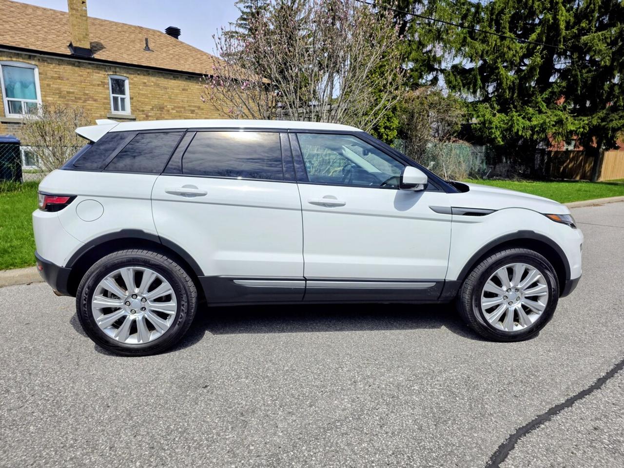 2017 Land Rover Range Rover Evoque SE Photo4