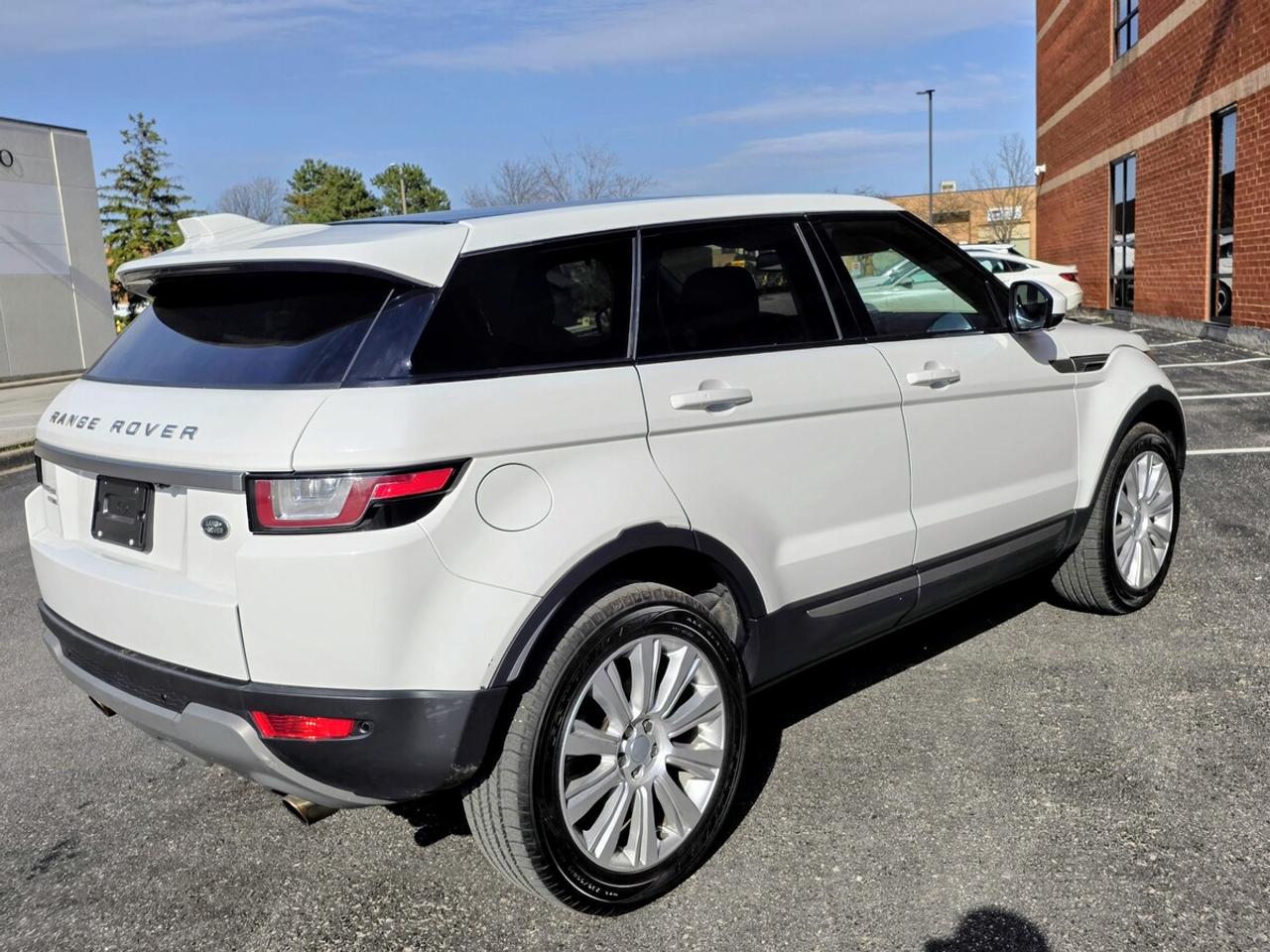 2017 Land Rover Range Rover Evoque SE Photo