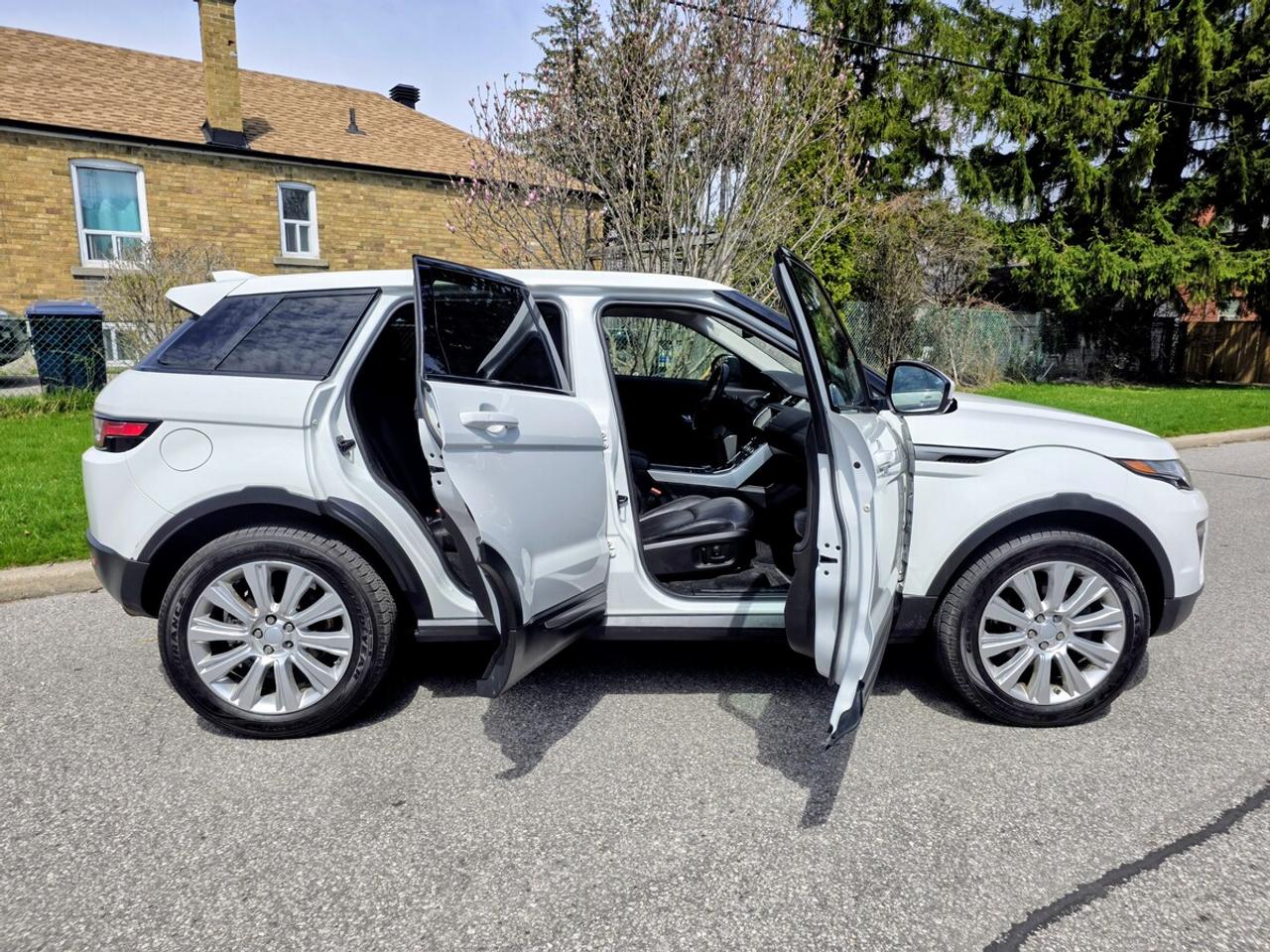 2017 Land Rover Range Rover Evoque SE Photo