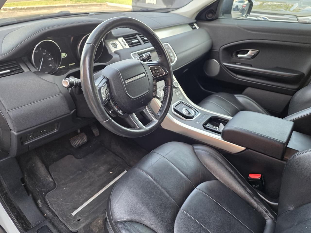 2017 Land Rover Range Rover Evoque SE Photo