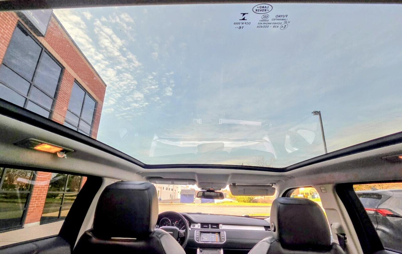 2017 Land Rover Range Rover Evoque SE Photo