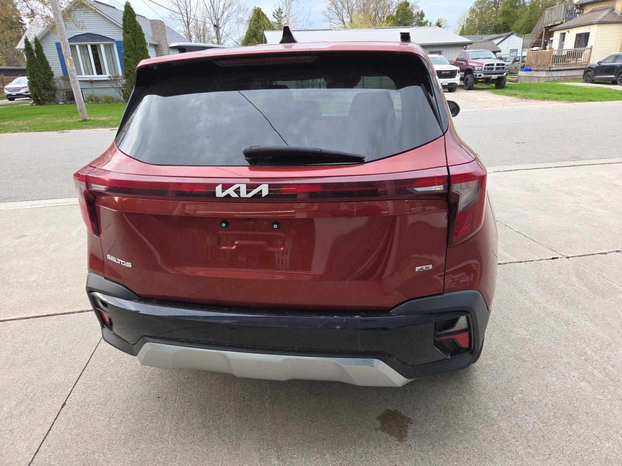 2024 Kia Seltos EX Photo4