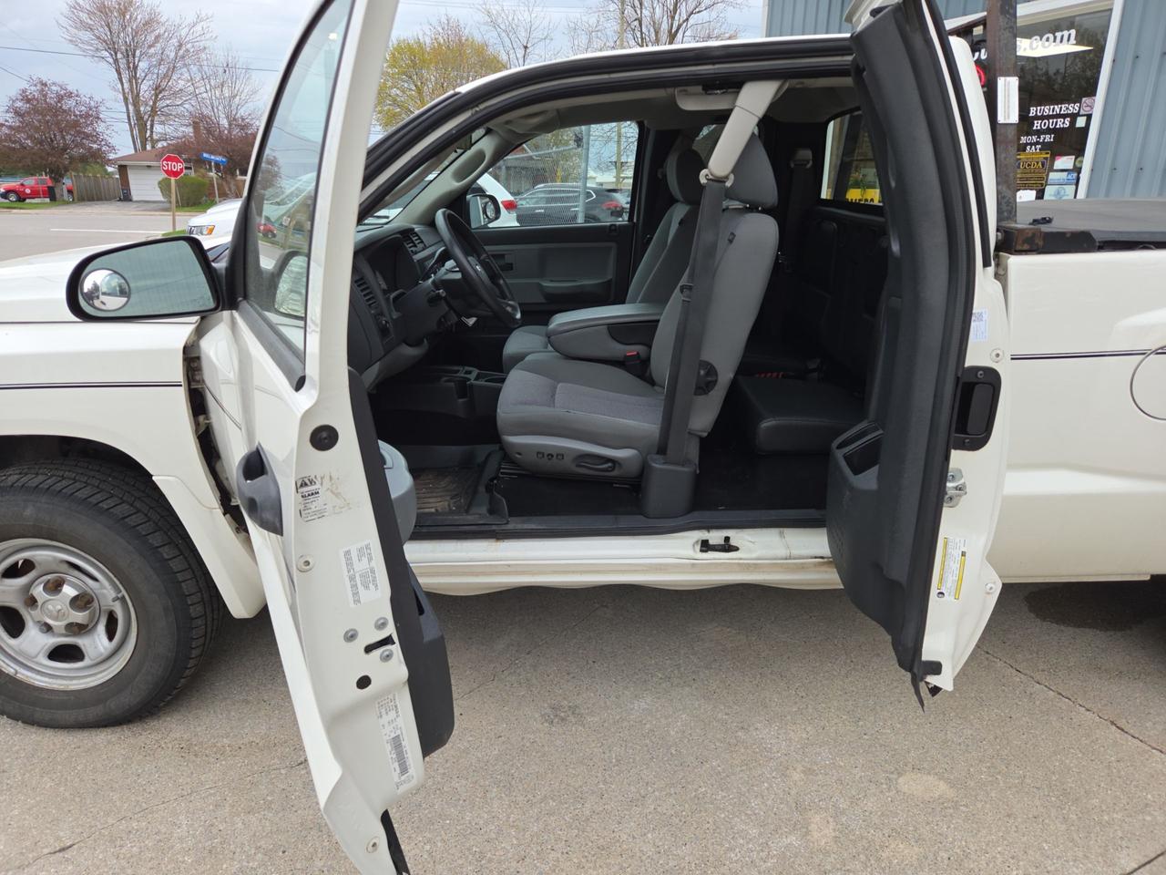 2009 Dodge Dakota ST Photo