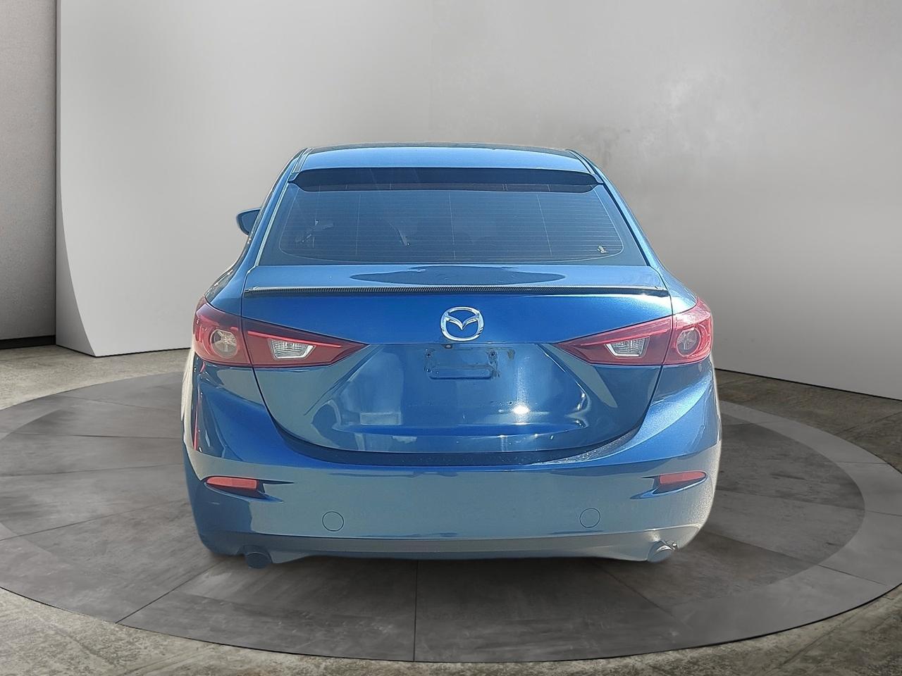 2018 Mazda MAZDA3 GS Photo
