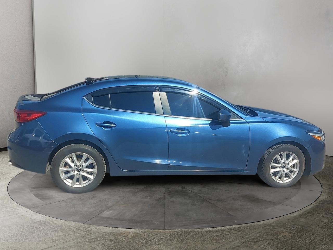 2018 Mazda MAZDA3 GS Photo