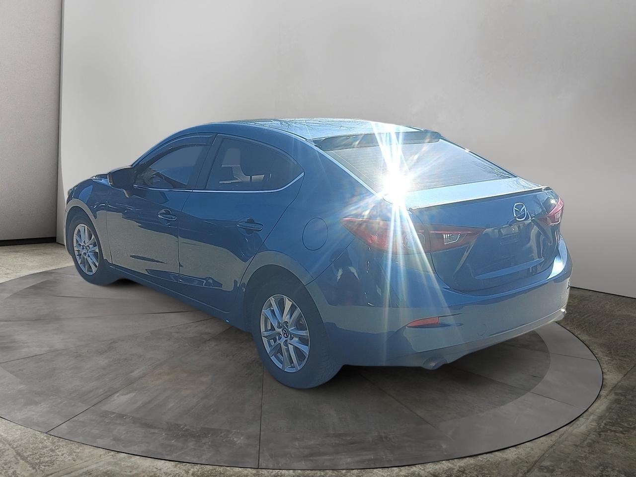 2018 Mazda MAZDA3 GS Photo