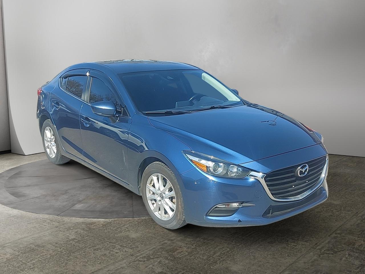 2018 Mazda MAZDA3 GS Photo