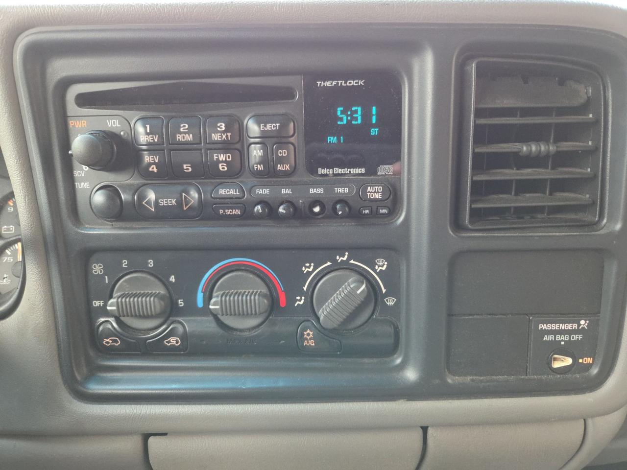 1999 Chevrolet Silverado 2500 LS Photo