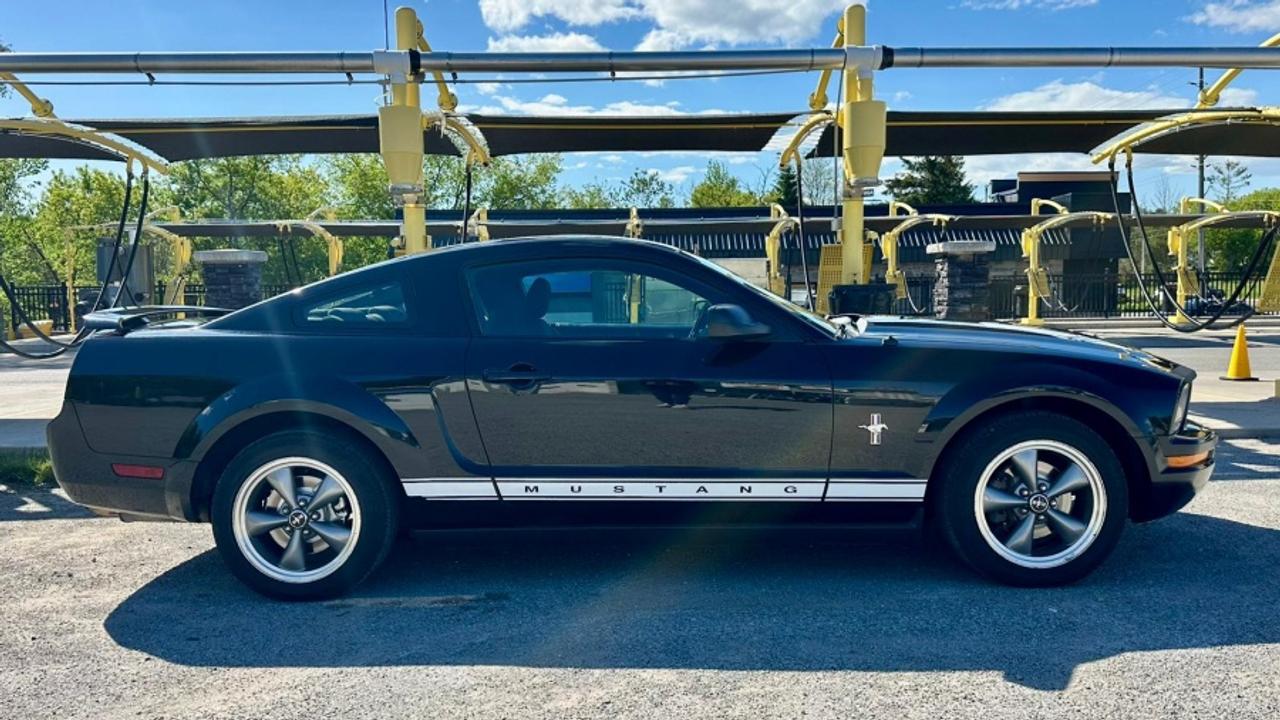 2006 Ford Mustang * NO ACCIDENTS " Photo