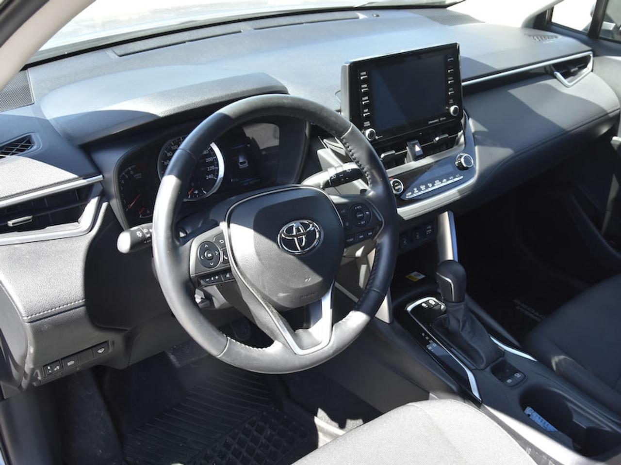 2022 Toyota Corolla Cross LE Photo