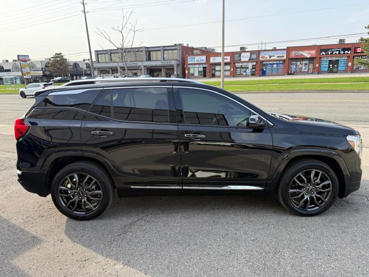 2023 GMC Terrain DENALI/ AWD/ HUD/ LEATHER/ PANO SUNROOF/ NAVI Photo