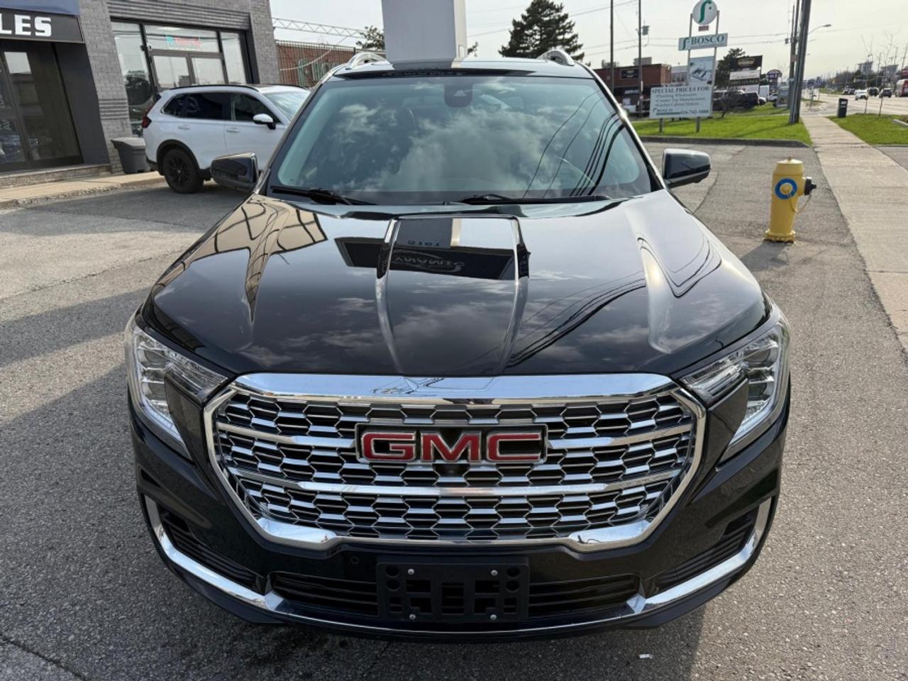 2023 GMC Terrain DENALI/ AWD/ HUD/ LEATHER/ PANO SUNROOF/ NAVI - Photo #2