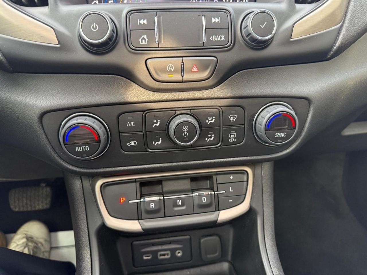 2023 GMC Terrain DENALI/ AWD/ HUD/ LEATHER/ PANO SUNROOF/ NAVI Photo