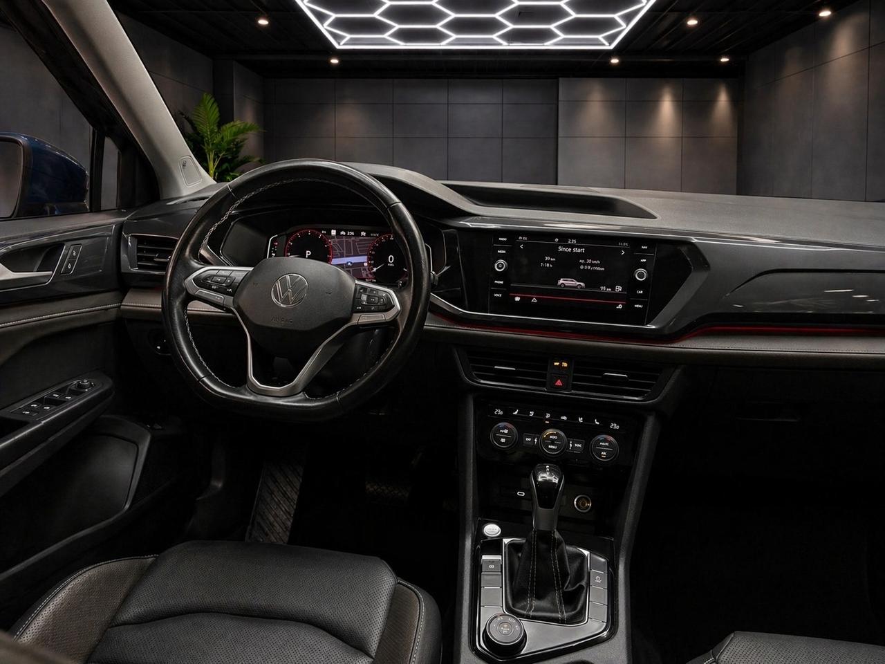 2023 Volkswagen Taos Highline 4MOTION Photo