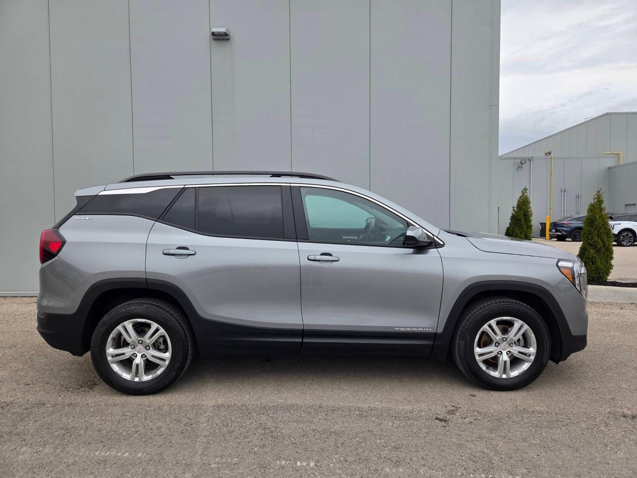 2024 GMC Terrain AWD SLE Photo4
