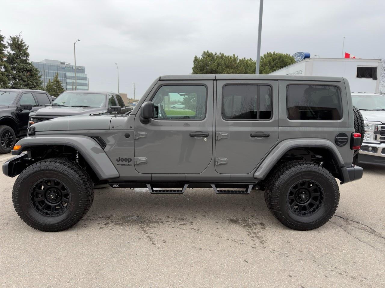 2020 Jeep Wrangler Unlimited Sahara ALTITUDE PK| LTHR|COLD WTHR GRP|NAV/SND GRP|LED GR Photo