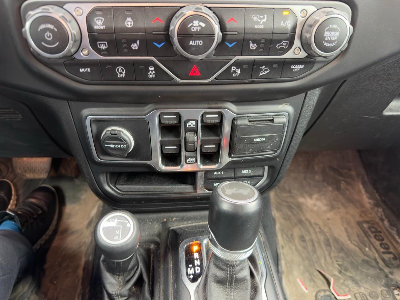 2020 Jeep Wrangler Unlimited Sahara ALTITUDE PK| LTHR|COLD WTHR GRP|NAV/SND GRP|LED GR Photo