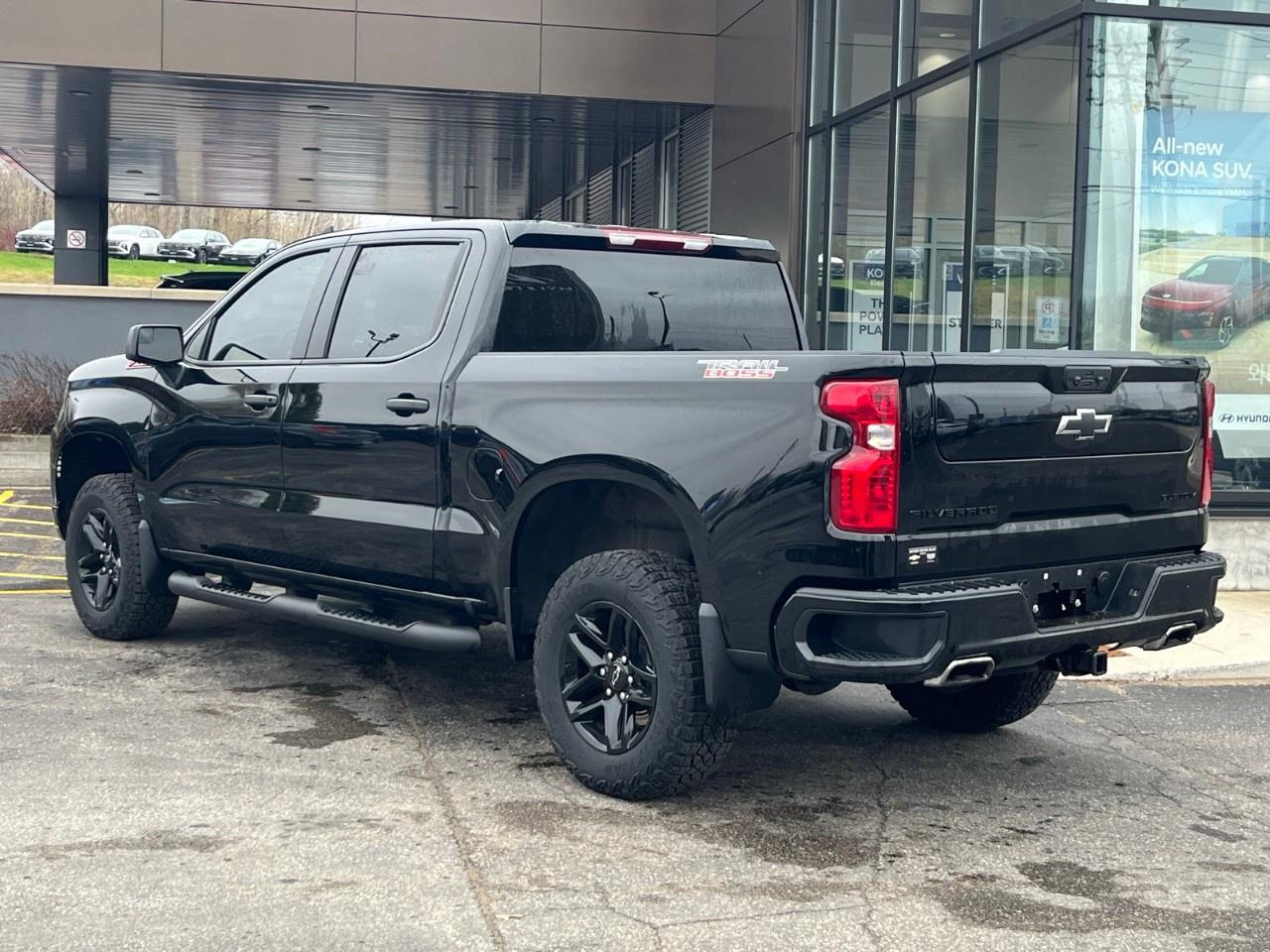 2024 Chevrolet Silverado 1500 Crew Cab Short Box 4-Wheel Drive Custom Trail Boss Photo3