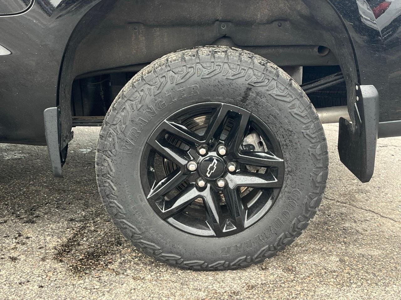 2024 Chevrolet Silverado 1500 Crew Cab Short Box 4-Wheel Drive Custom Trail Boss Photo