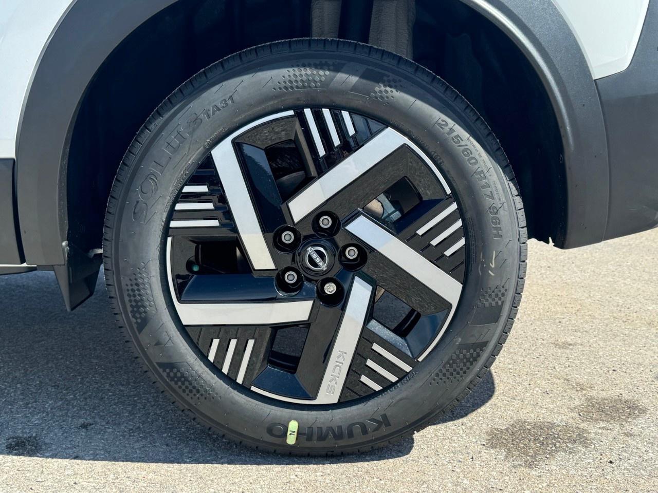 2026 Nissan Kicks SV FWD Photo