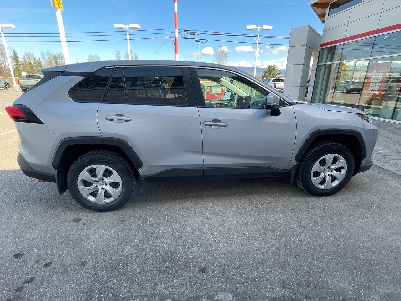 2024 Toyota RAV4 LE Photo3