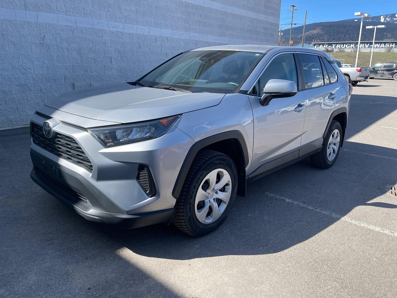 2024 Toyota RAV4 LE Photo0