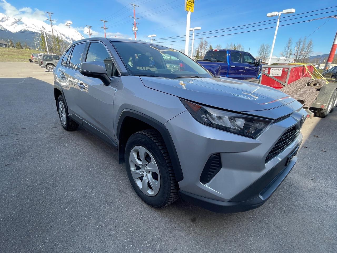 2024 Toyota RAV4 LE Photo1