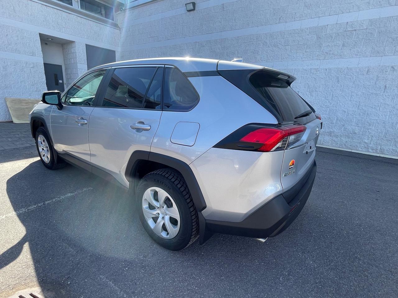 2024 Toyota RAV4 LE Photo4