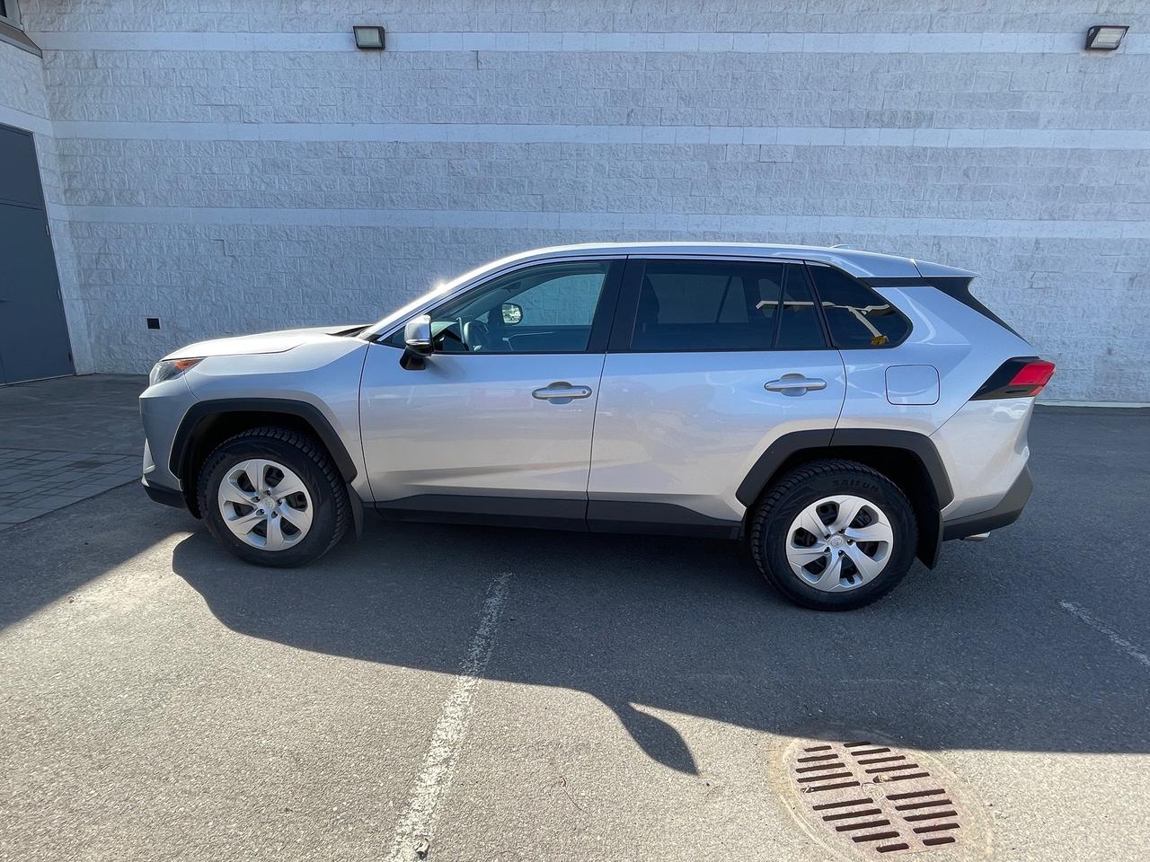 2024 Toyota RAV4 LE Photo2