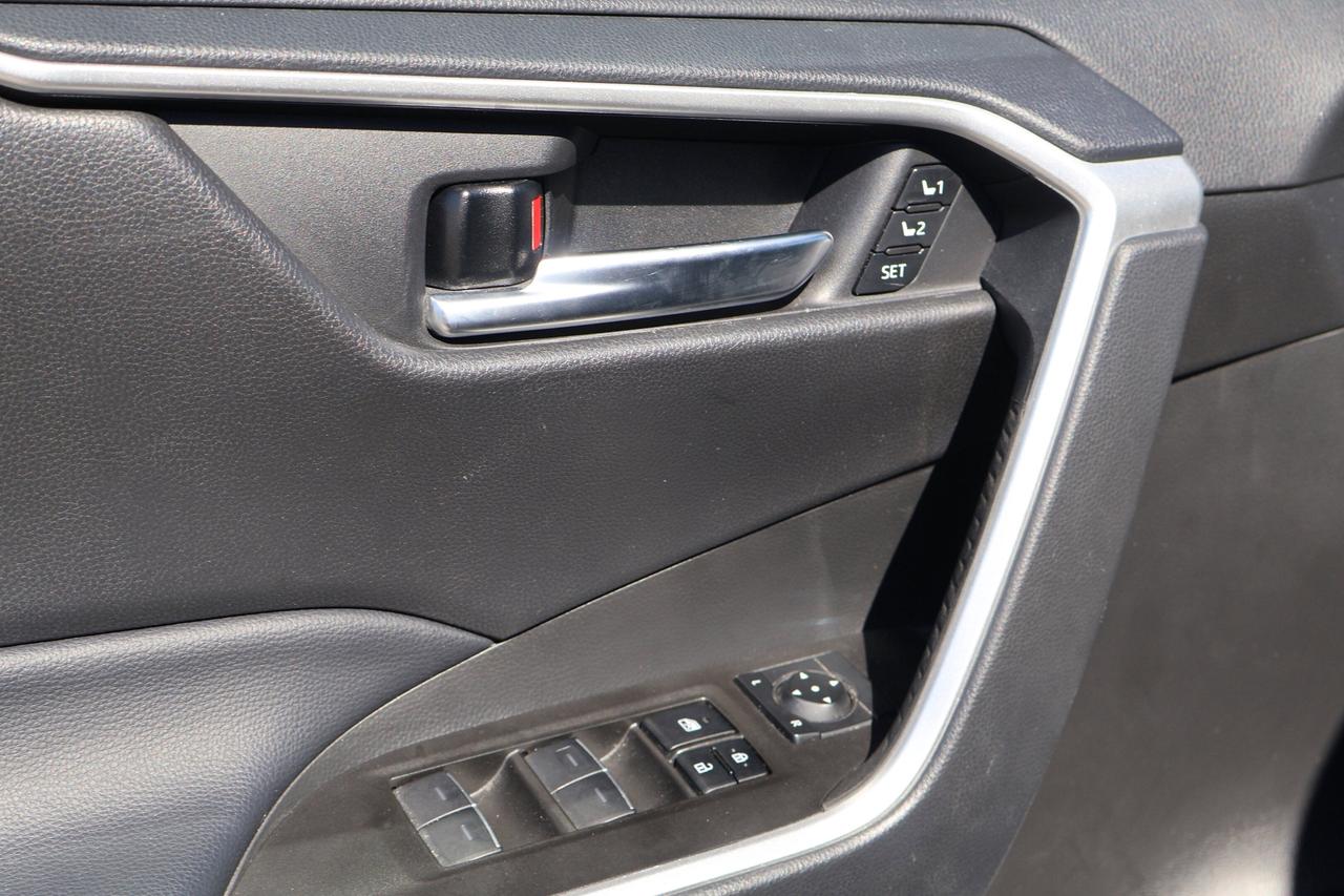2023 Toyota RAV4 XLE | | Sunroof | Photo