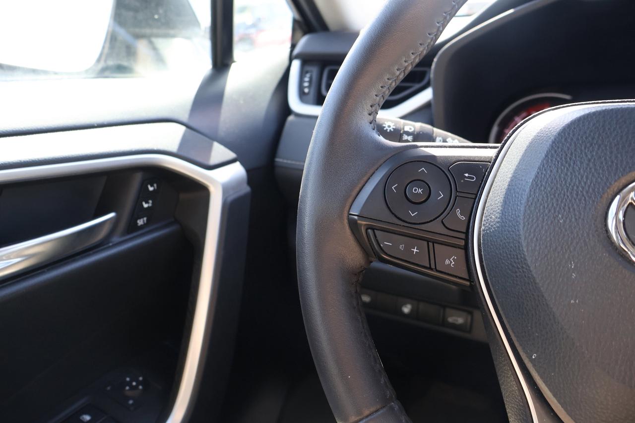 2023 Toyota RAV4 XLE | | Sunroof | Photo