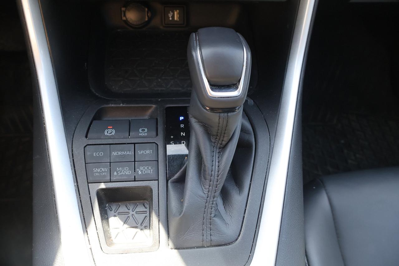 2023 Toyota RAV4 XLE | | Sunroof | Photo