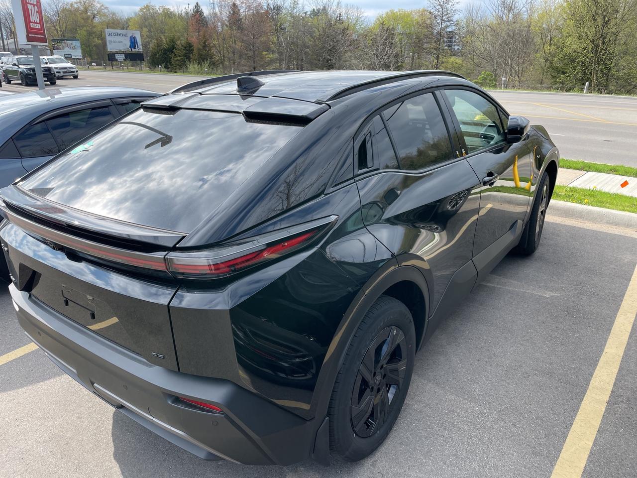 2026 Toyota C-HR SE Photo2