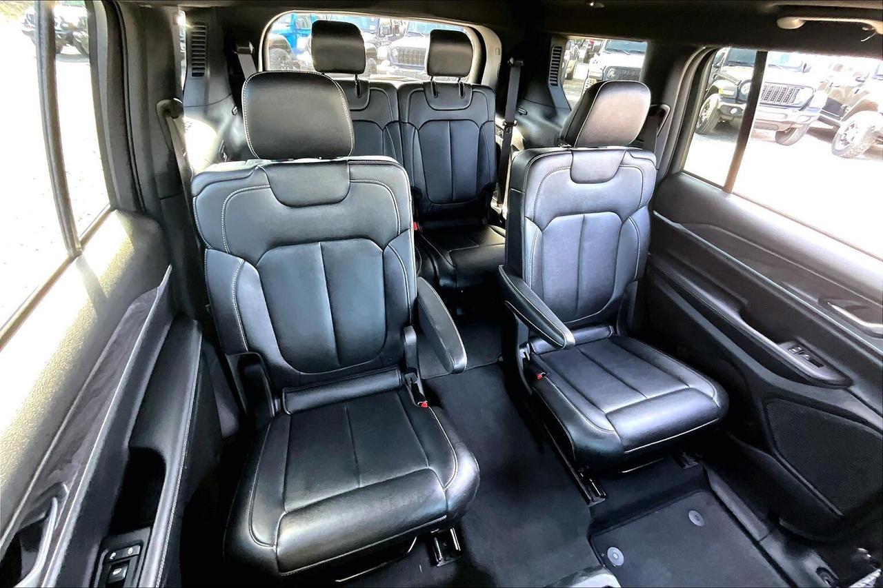 2024 Jeep Grand Cherokee L Limited | 6Seat | HeatedLeather | SafetyTech | 4x4 Photo