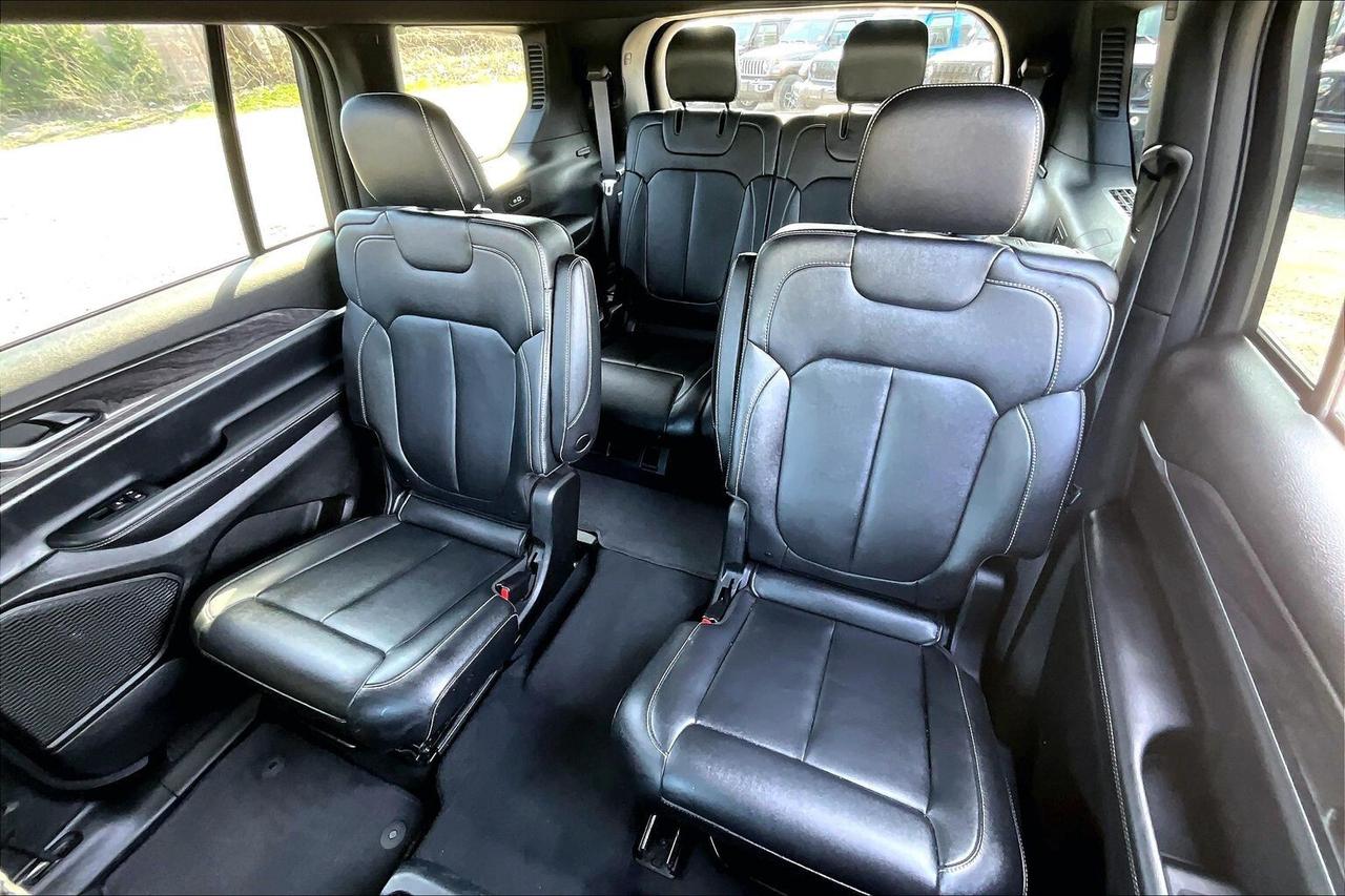 2024 Jeep Grand Cherokee L Limited | 6Seat | HeatedLeather | SafetyTech | 4x4 Photo