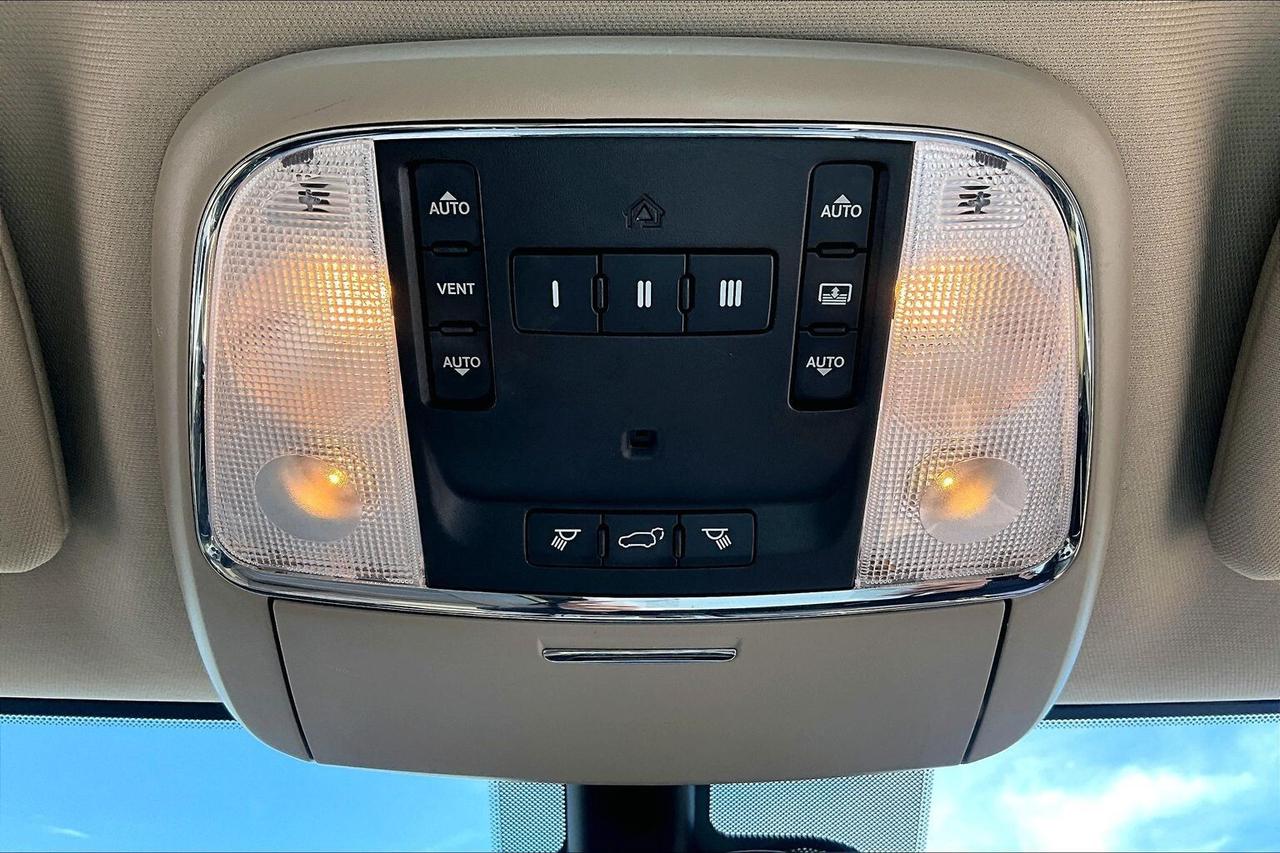 2014 Jeep Grand Cherokee Overland V8 | 2Sets Wheels | AS IS | 4X4 Photo