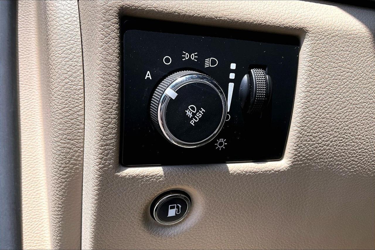 2014 Jeep Grand Cherokee Overland V8 | 2Sets Wheels | AS IS | 4X4 Photo