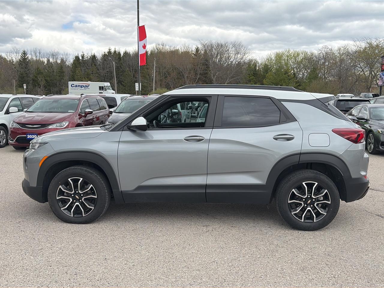 2023 Chevrolet TrailBlazer AWD, ACTIV, LEATHER, SUNROOF, REMOTE START! Photo