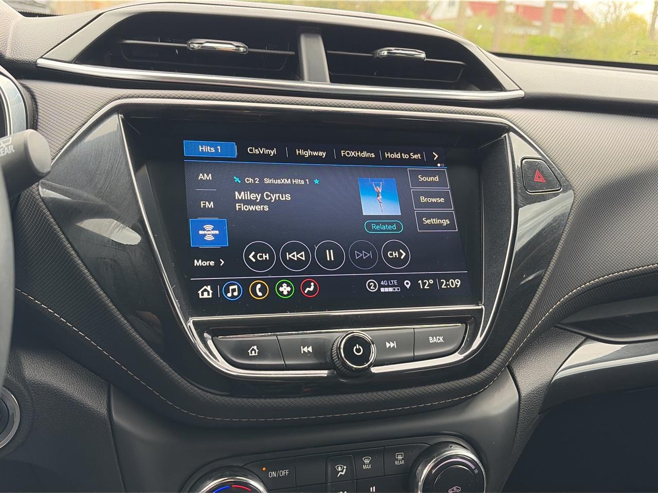 2023 Chevrolet TrailBlazer AWD, ACTIV, LEATHER, SUNROOF, REMOTE START! Photo