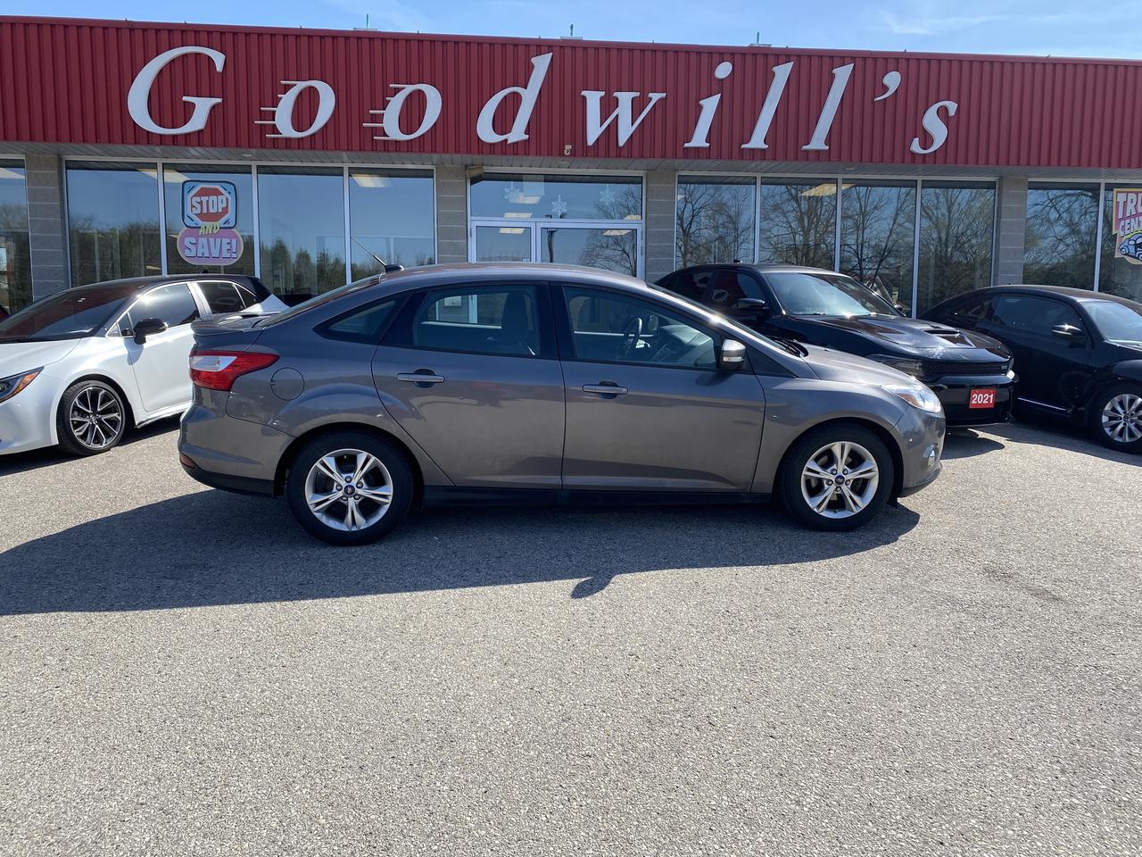 2013 Ford Focus SE, CLEAN CARFAX, AUTOMATIC, ONLY 117 000 KMS! Photo