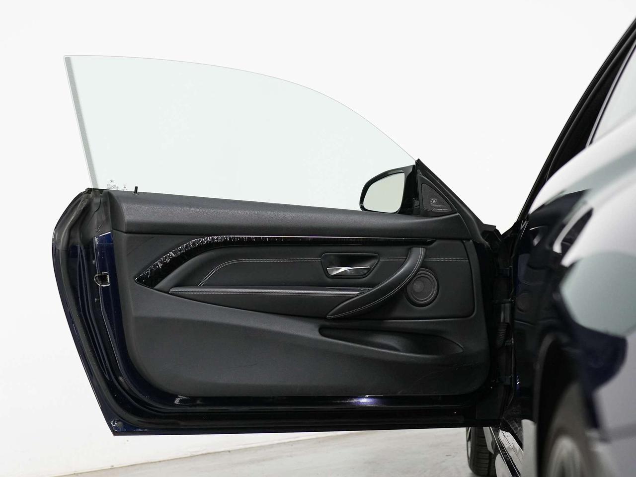 2020 BMW M4 MANUAL | CARBON TRIM | HARMAN KARDON Photo