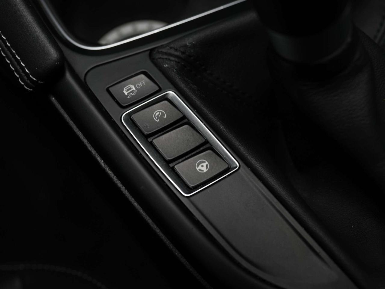 2020 BMW M4 MANUAL | CARBON TRIM | HARMAN KARDON Photo