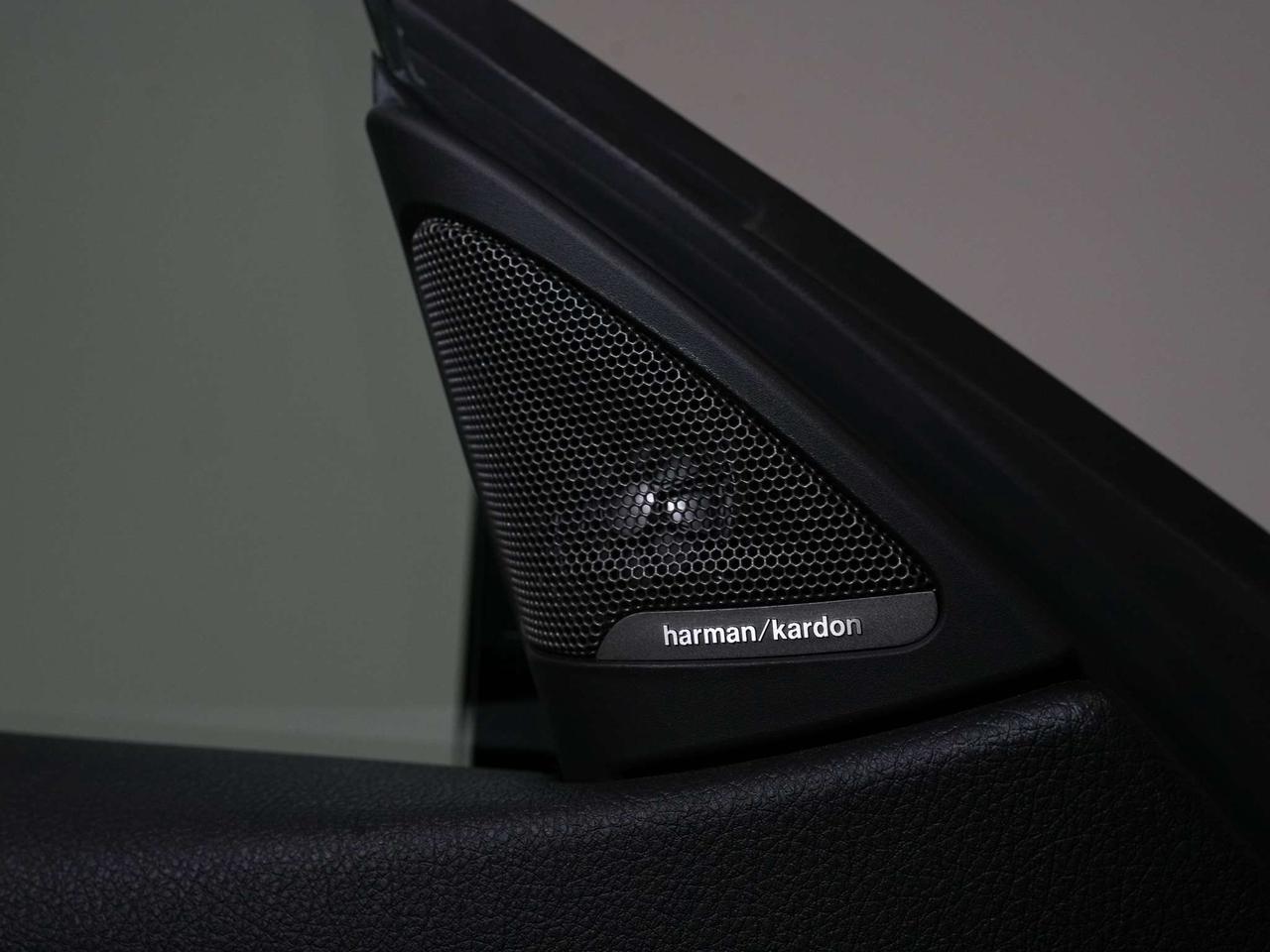 2020 BMW M4 MANUAL | CARBON TRIM | HARMAN KARDON Photo