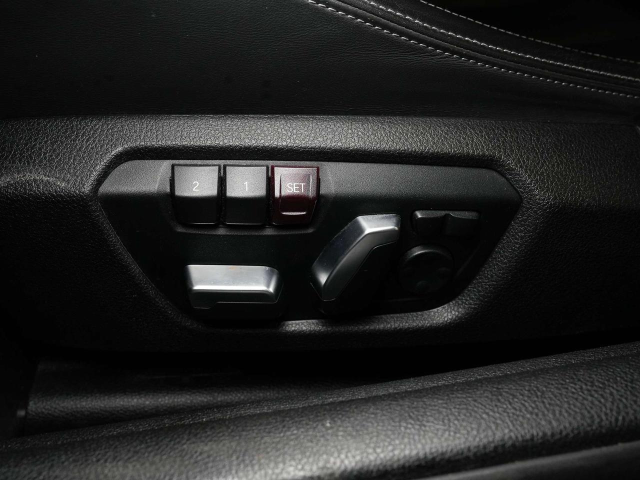 2020 BMW M4 MANUAL | CARBON TRIM | HARMAN KARDON Photo