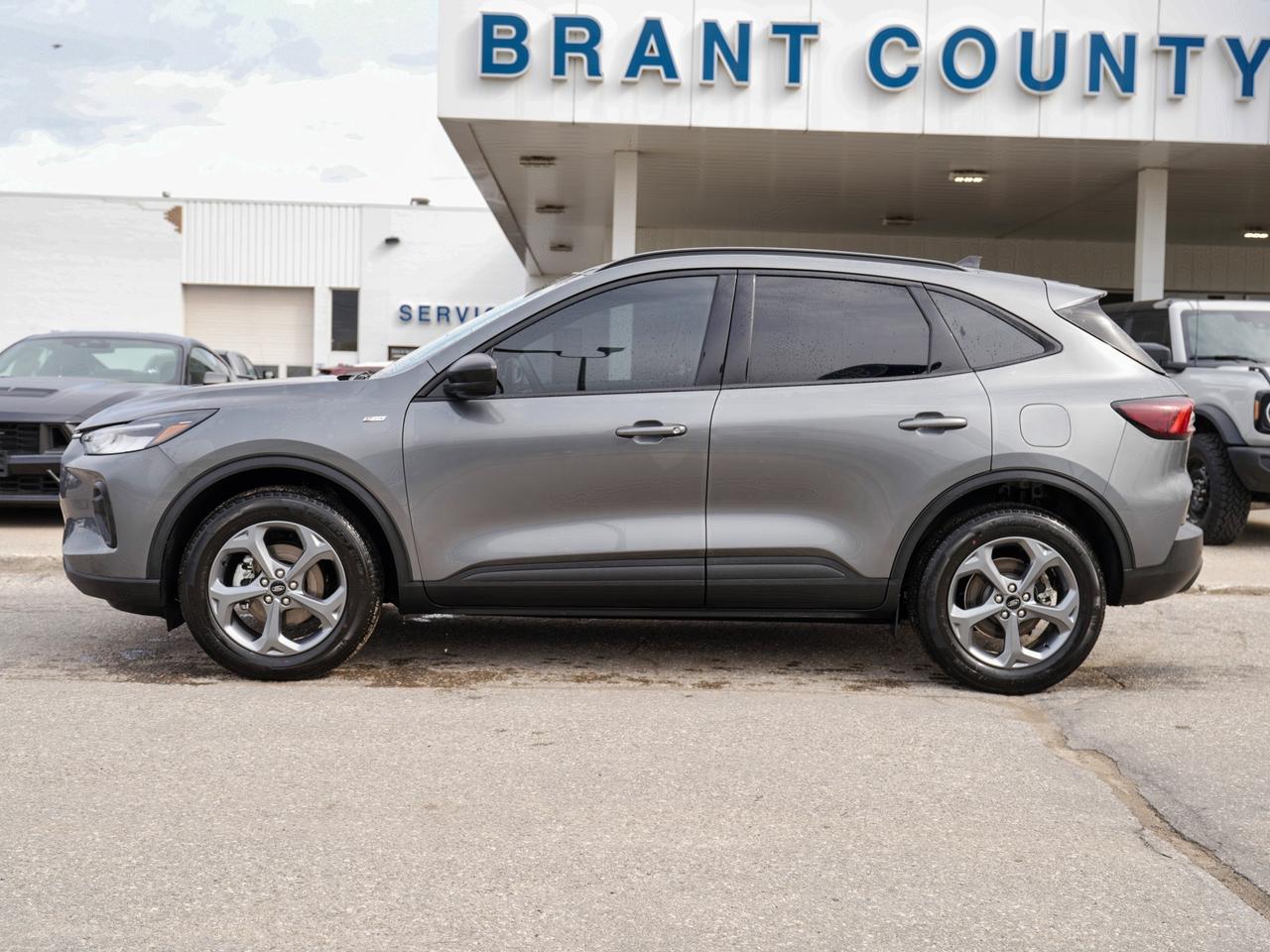 2025 Ford Escape ST-Line AWD | SUPER LOW KM | NON RENTAL! Photo