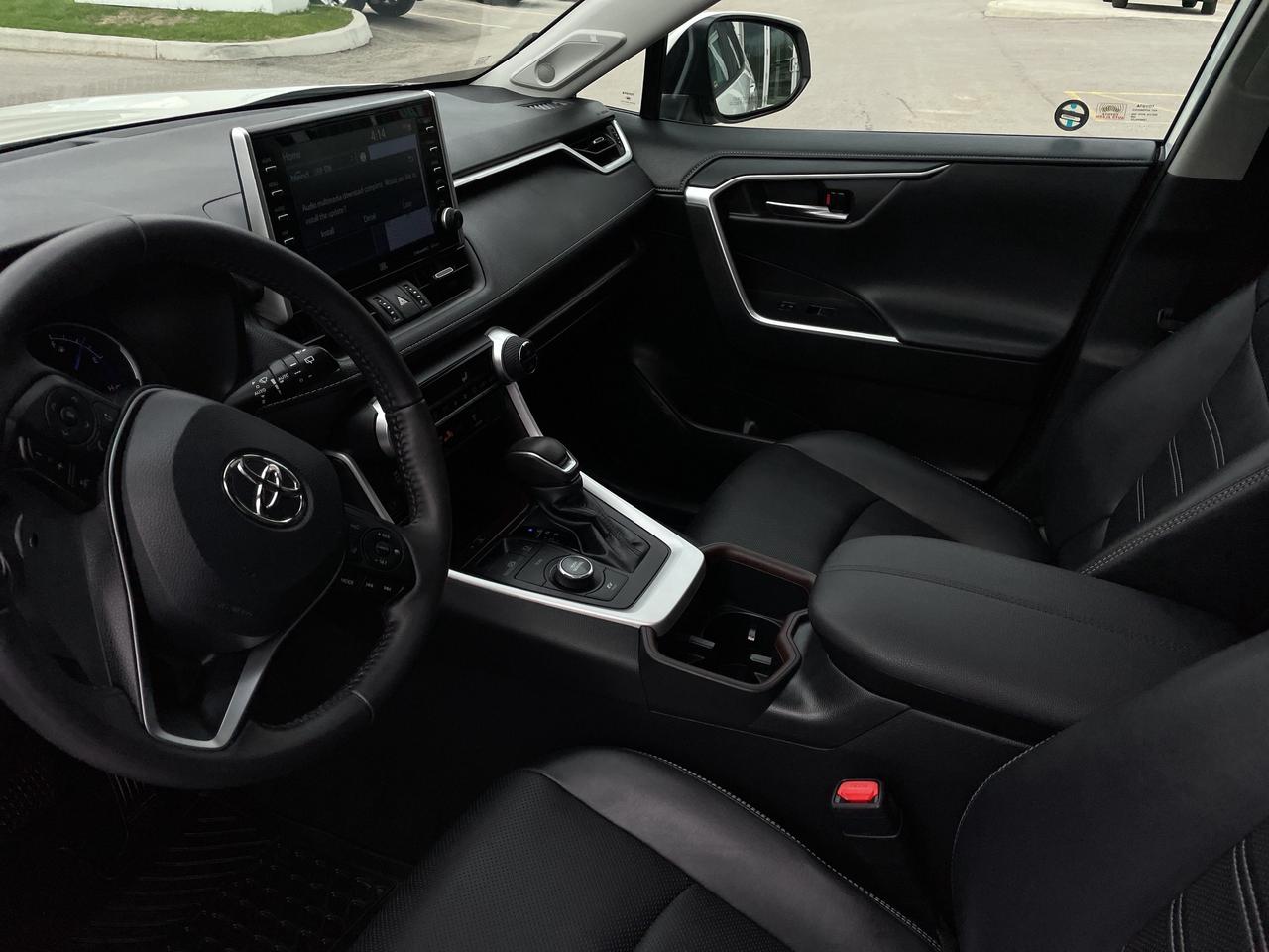 2022 Toyota RAV4 Hybrid Limited Photo3