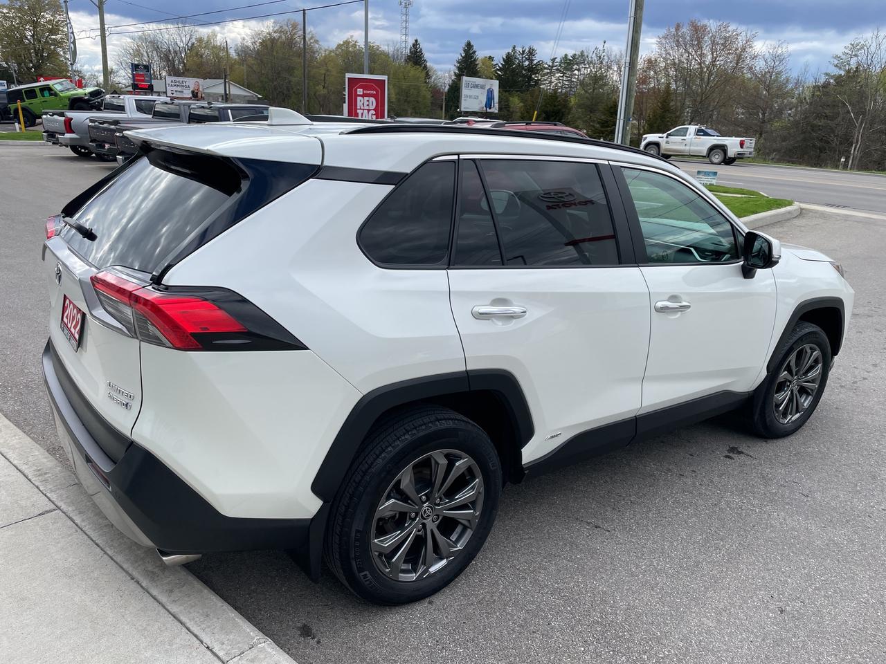 2022 Toyota RAV4 Hybrid Limited Photo