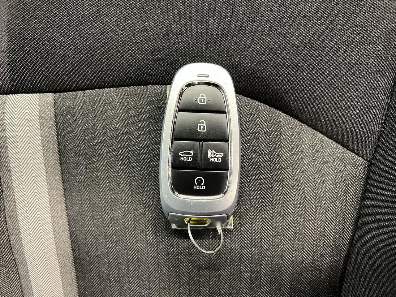 2023 Hyundai Sonata LOW KMS! | HTD SEATS | CARPLAY | REMOTE START Photo